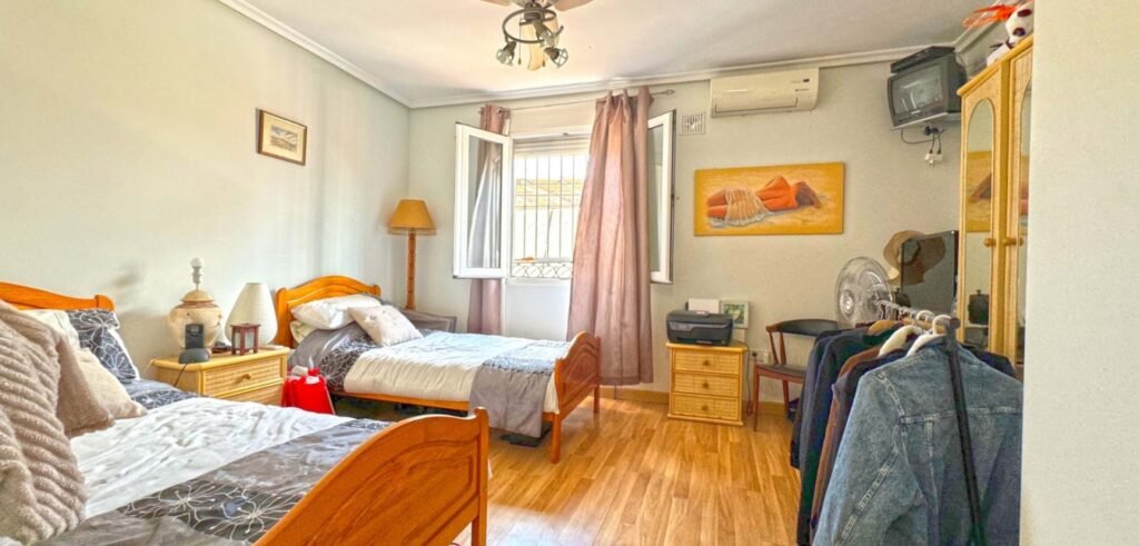 Ylellinen villa rauhallisella tontilla, Torrevieja