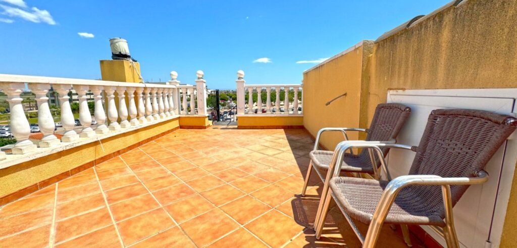 Ylellinen villa rauhallisella tontilla, Torrevieja