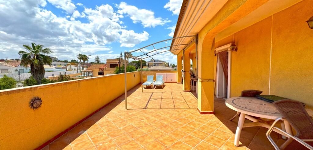 Ylellinen villa rauhallisella tontilla, Torrevieja