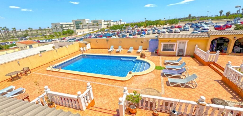 Ylellinen villa rauhallisella tontilla, Torrevieja