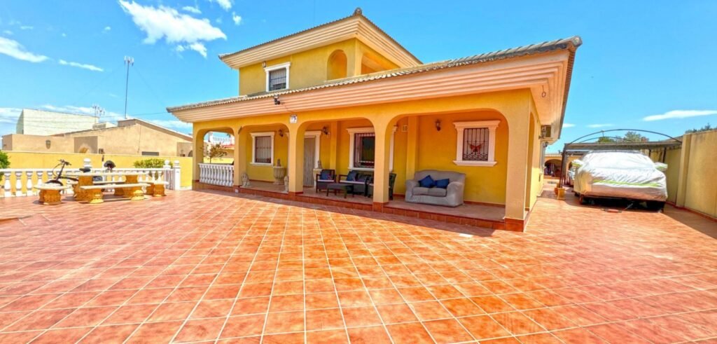 Ylellinen villa rauhallisella tontilla, Torrevieja