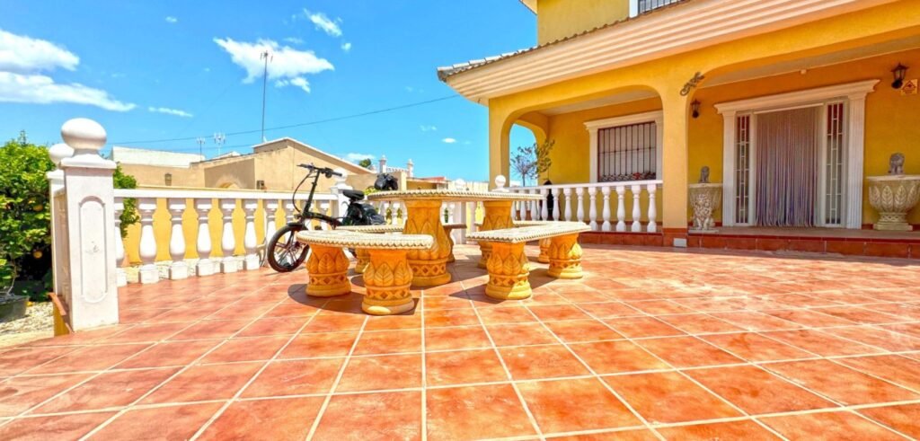 Ylellinen villa rauhallisella tontilla, Torrevieja