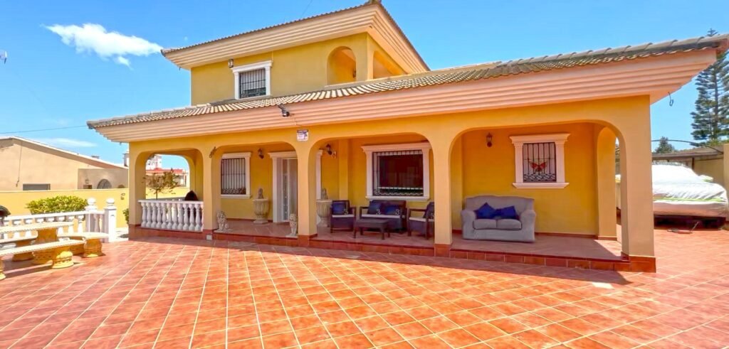 Ylellinen villa rauhallisella tontilla, Torrevieja
