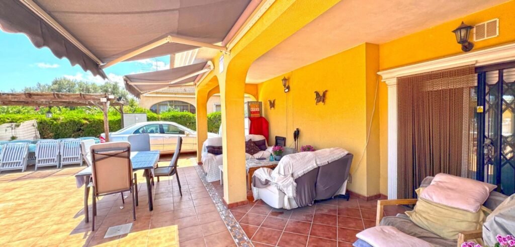 Ylellinen villa rauhallisella tontilla, Torrevieja