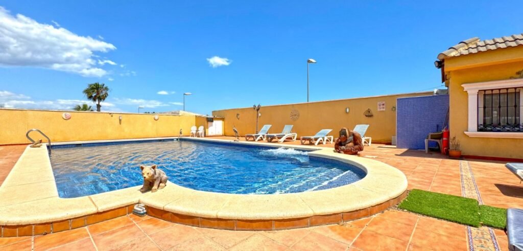 Ylellinen villa rauhallisella tontilla, Torrevieja