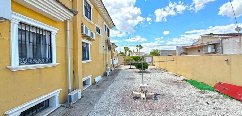 Ylellinen villa rauhallisella tontilla, Torrevieja