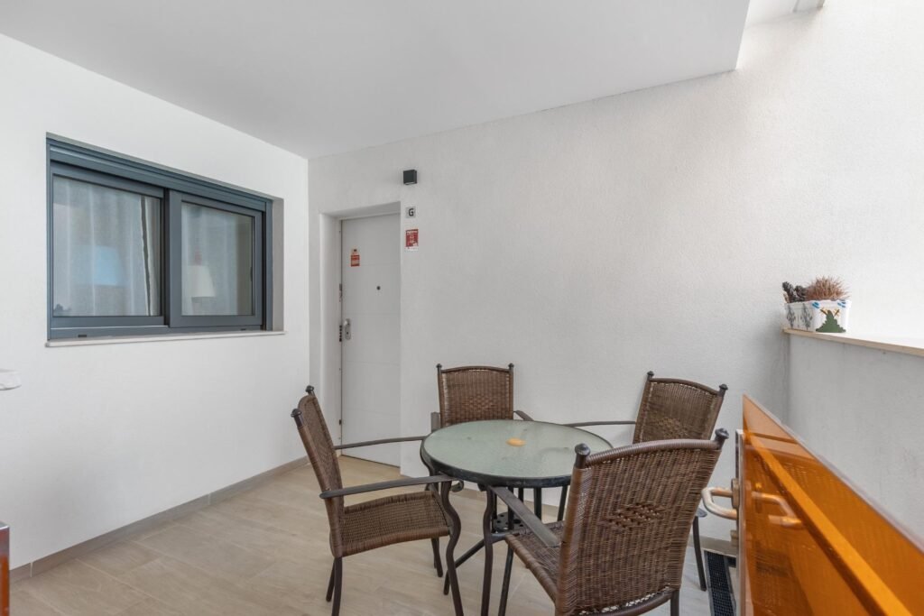 Stunning apartment with parking and pool