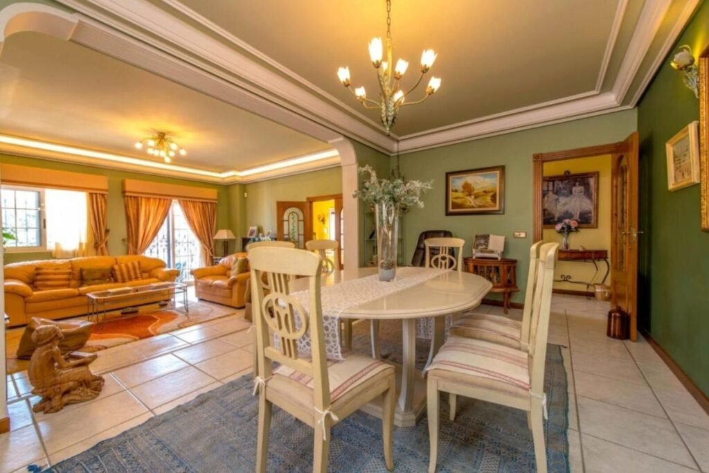 Exclusiva Villa de Lujo en Primera Línea – Molino Blanco, La Mata