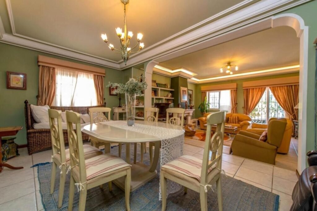 Exclusiva Villa de Lujo en Primera Línea – Molino Blanco, La Mata