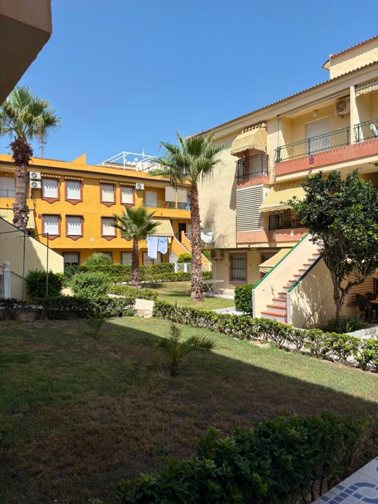 Affordable ground-floor apartment in La Veleta