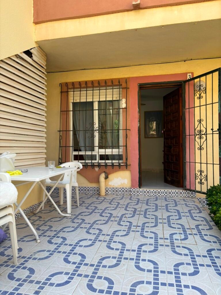 Affordable ground-floor apartment in La Veleta