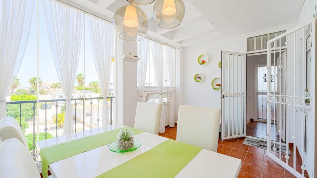 Penthouse yksityisellä kattoterassilla