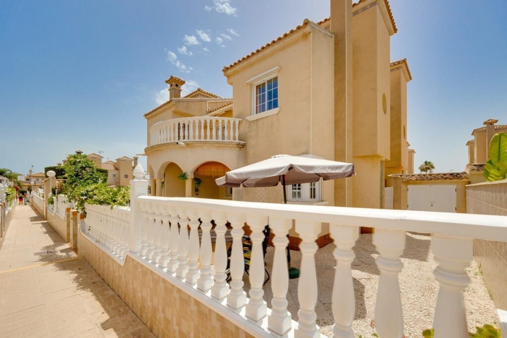 Viehättävä Asunto, Orihuela-Costa