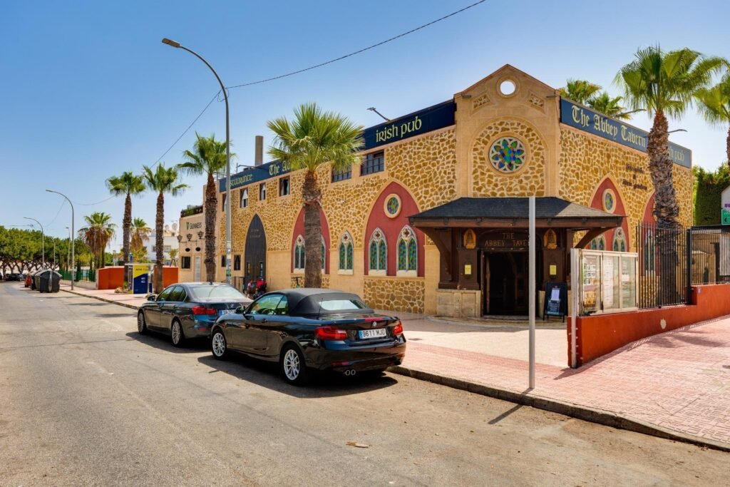Viehättävä Asunto, Orihuela-Costa