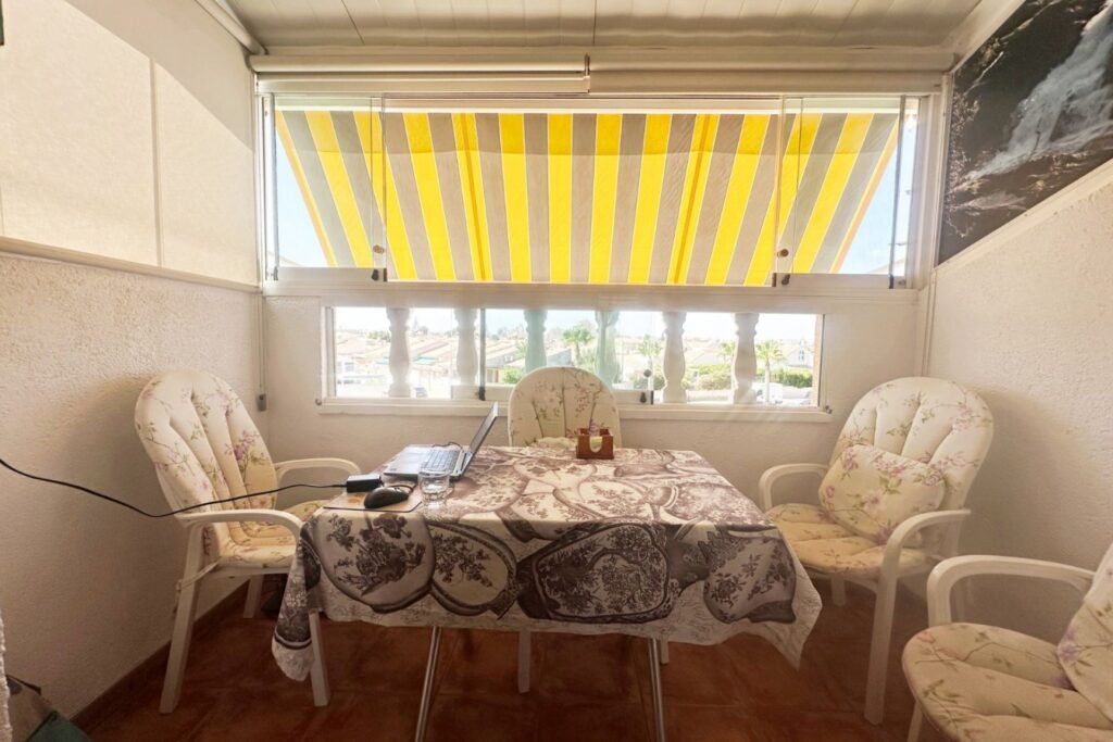 Bungalow na piętrze z widokiem na basen