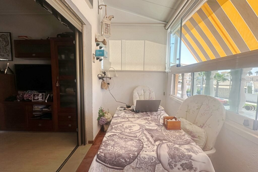 Bungalow na piętrze z widokiem na basen