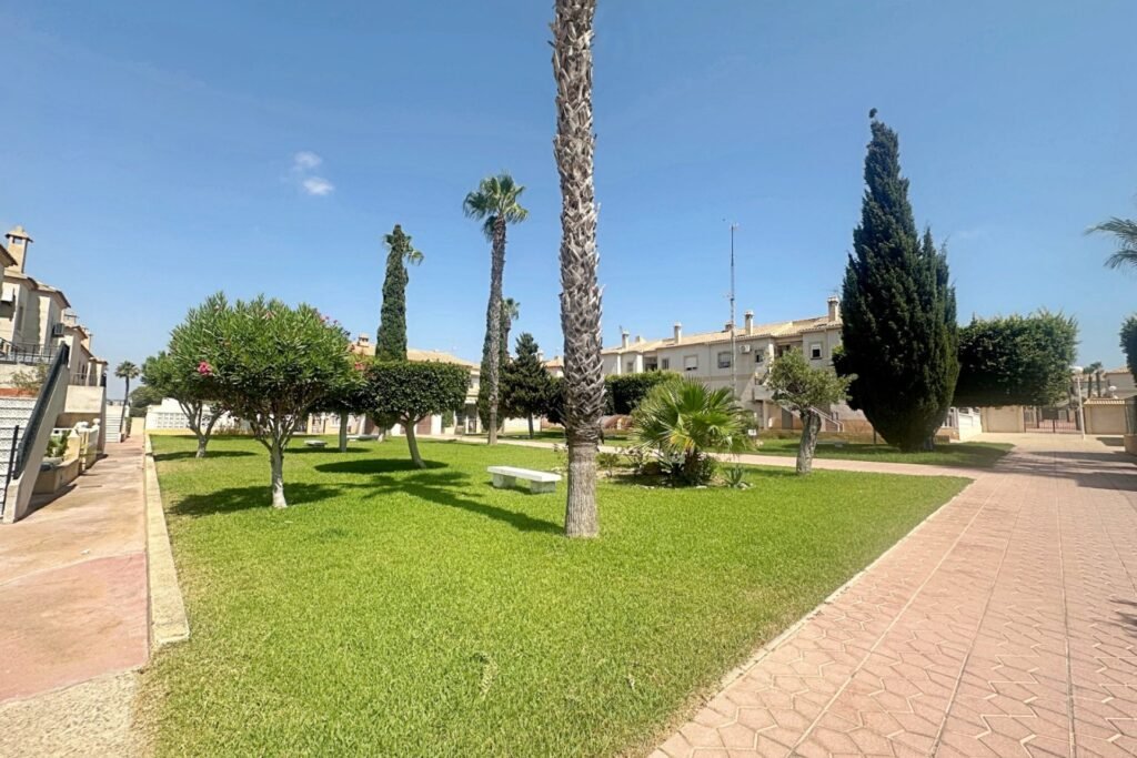 Bungalow na piętrze z widokiem na basen