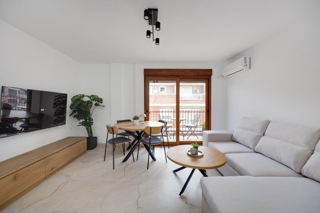 Šviesus penthouse su dviem terasomis
