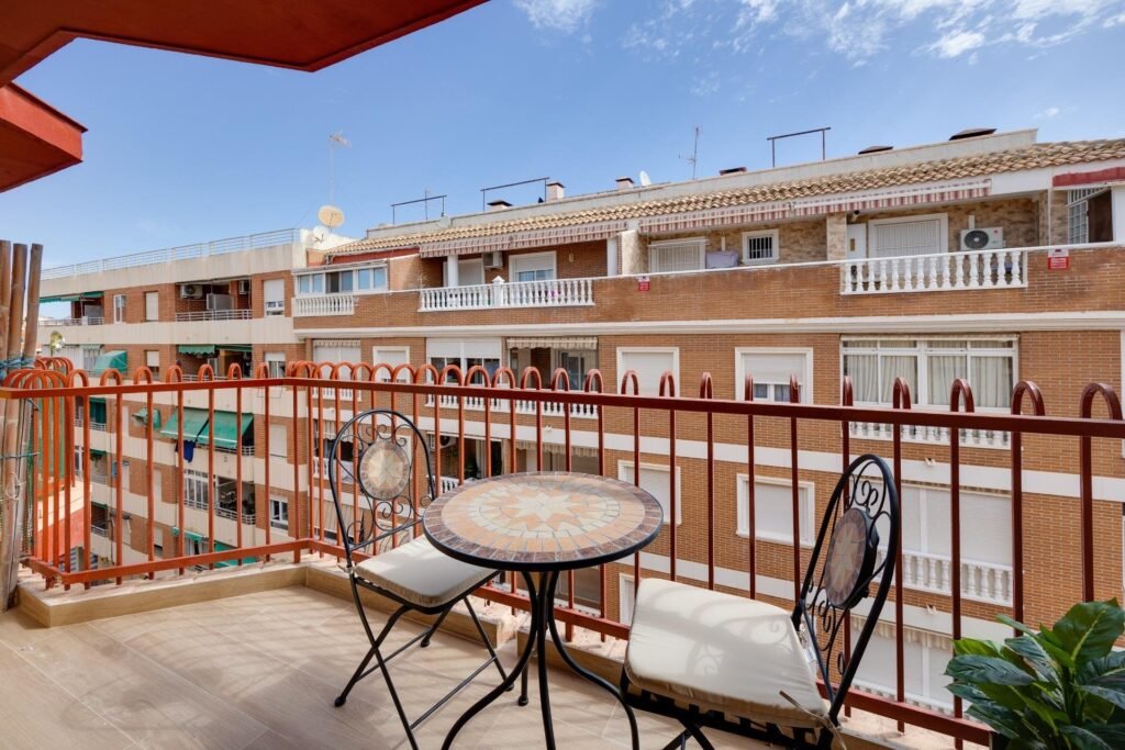 Šviesus penthouse su dviem terasomis