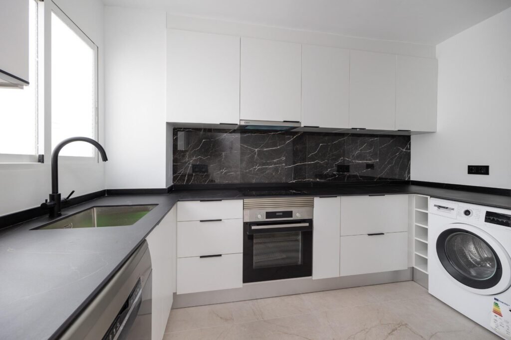 Šviesus penthouse su dviem terasomis