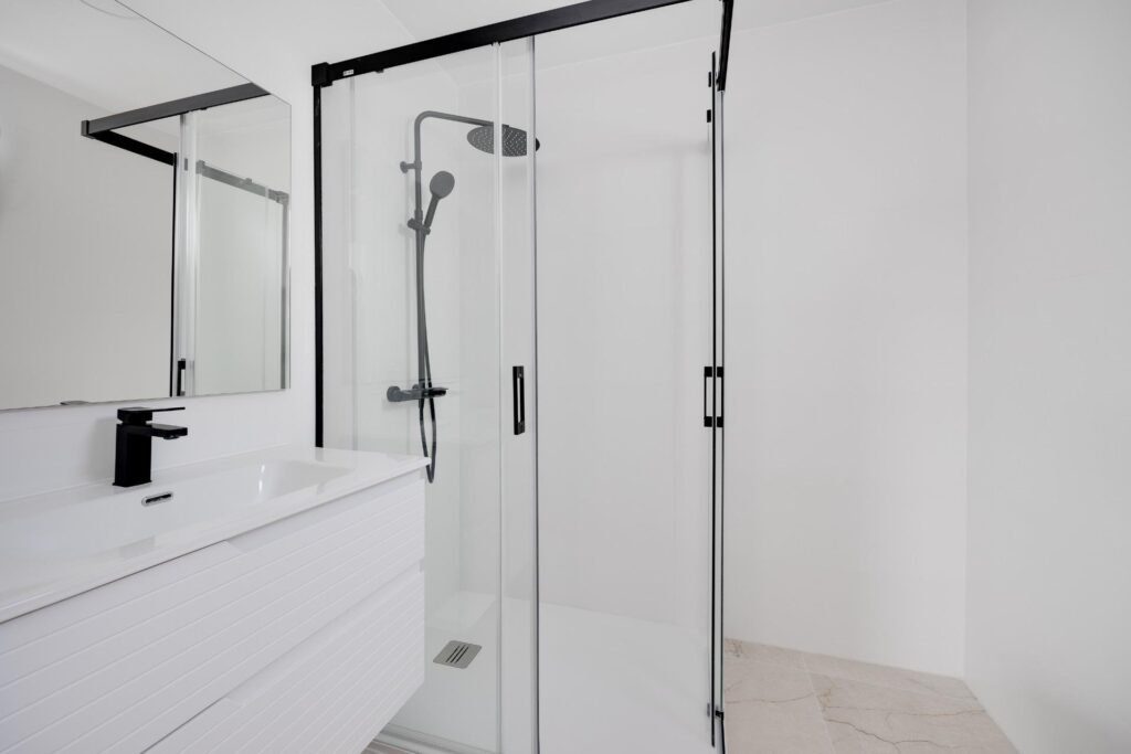 Šviesus penthouse su dviem terasomis