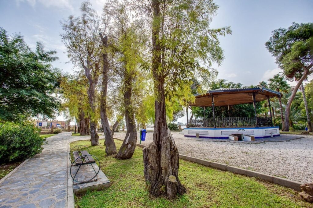Šviesus penthouse su dviem terasomis