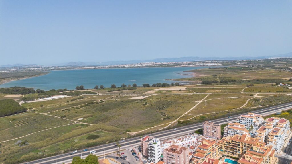 Una vivienda acogedora con piscina comunitaria