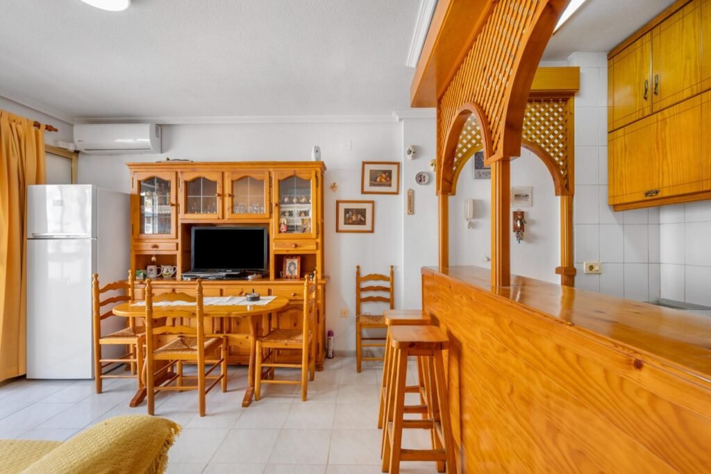 Una vivienda acogedora con piscina comunitaria