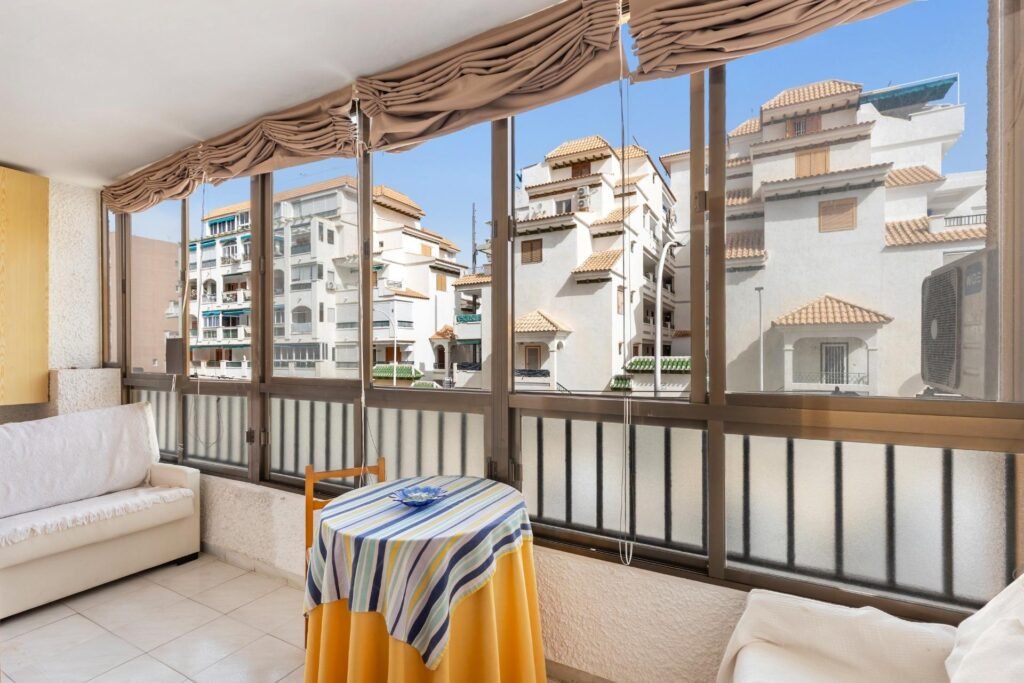 Una vivienda acogedora con piscina comunitaria