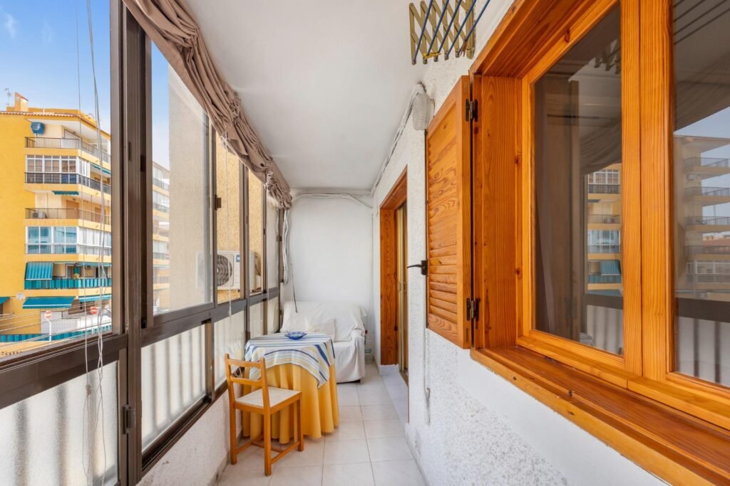 Una vivienda acogedora con piscina comunitaria