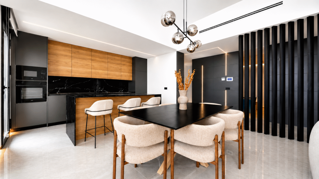 Sunrise Hills – Moderni huvila omalla uima-altaalla Los Balconesissa