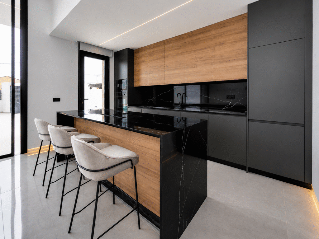 Sunrise Hills – Moderni huvila omalla uima-altaalla Los Balconesissa