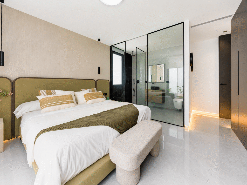 Sunrise Hills – Moderni huvila omalla uima-altaalla Los Balconesissa