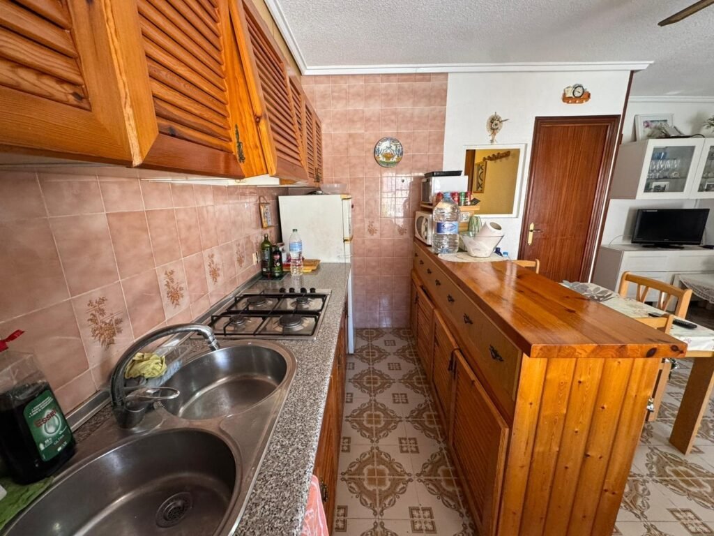 Pohjakerroksen bungalow vain 300 metrin päässä Los Náufragosin rannalta