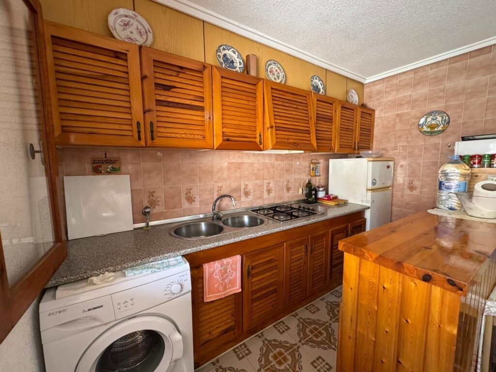 Pohjakerroksen bungalow vain 300 metrin päässä Los Náufragosin rannalta