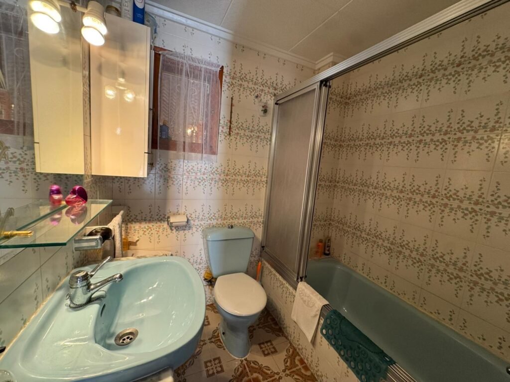 Pohjakerroksen bungalow vain 300 metrin päässä Los Náufragosin rannalta
