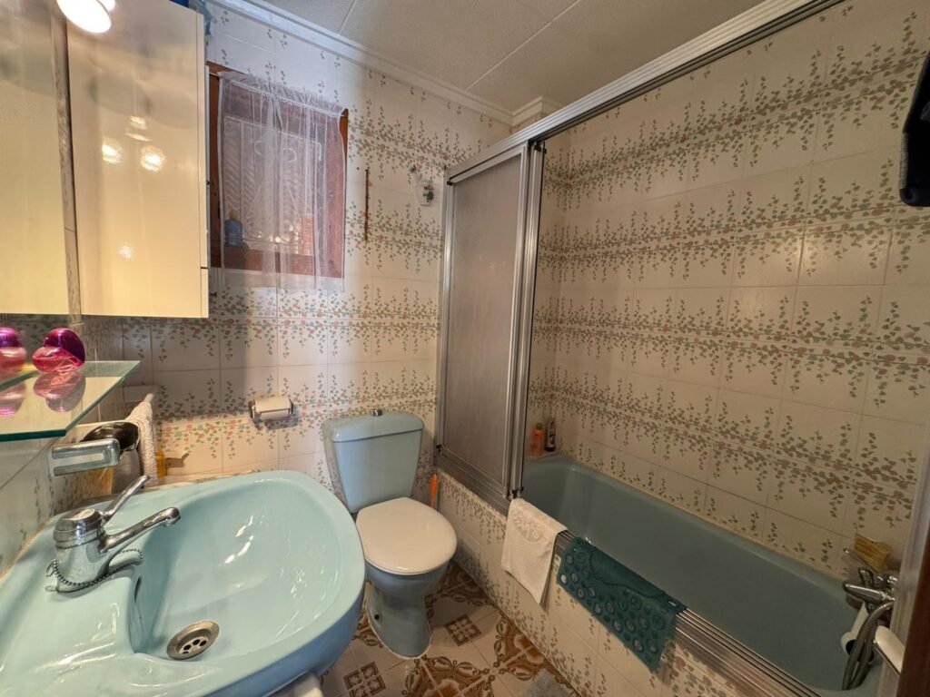 Pohjakerroksen bungalow vain 300 metrin päässä Los Náufragosin rannalta