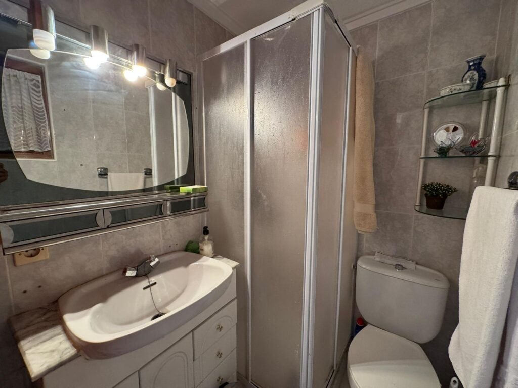 Pohjakerroksen bungalow vain 300 metrin päässä Los Náufragosin rannalta