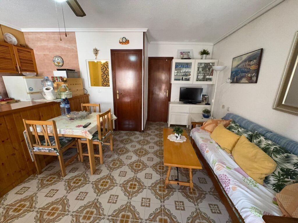 Pohjakerroksen bungalow vain 300 metrin päässä Los Náufragosin rannalta