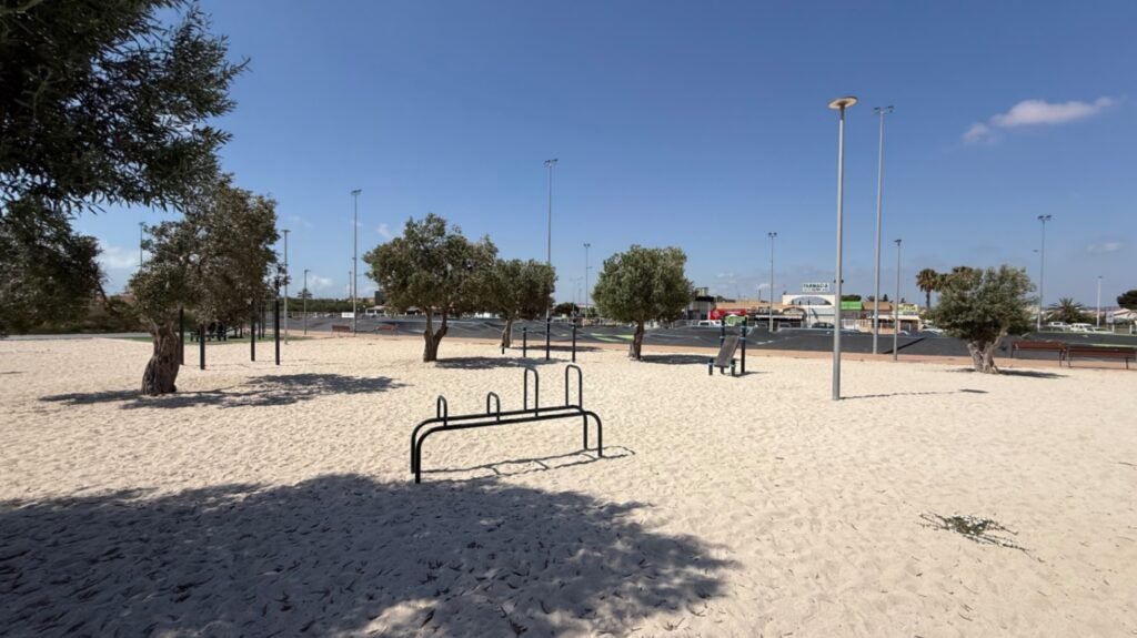 Tilava huvila omalla uima-altaalla – El Chaparral / San Luis