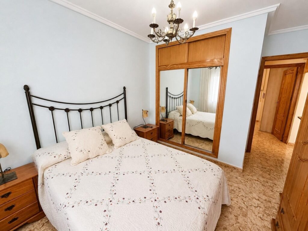 Una vivienda acogedora con piscina comunitaria