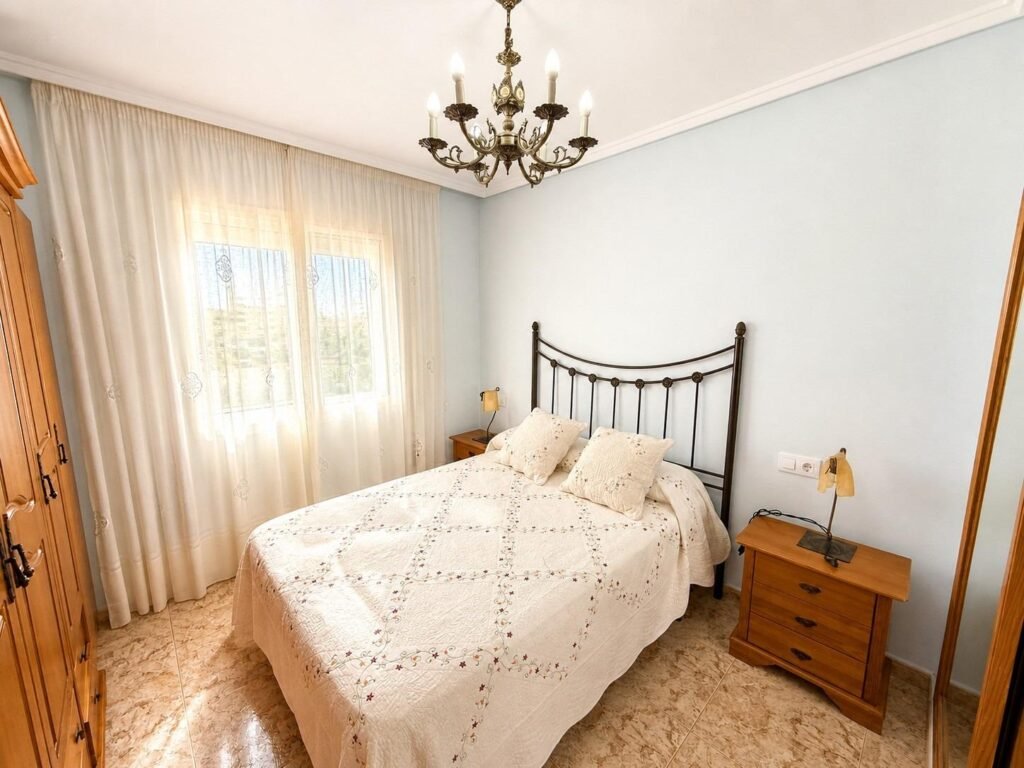 Una vivienda acogedora con piscina comunitaria