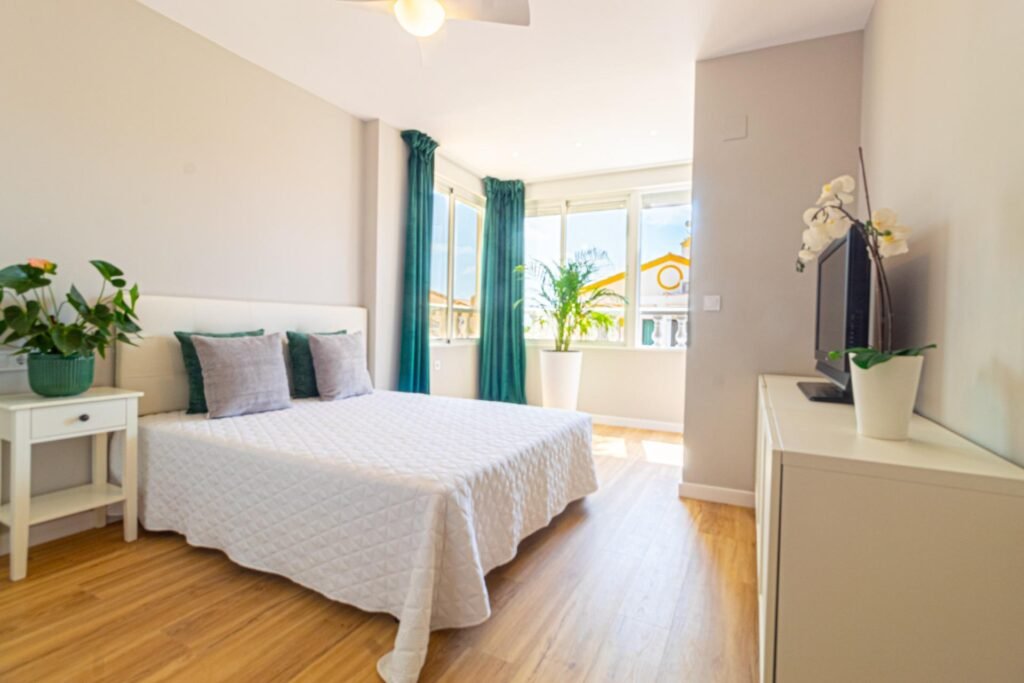 Gerenoveerde rijwoning met tuin in Los Altos