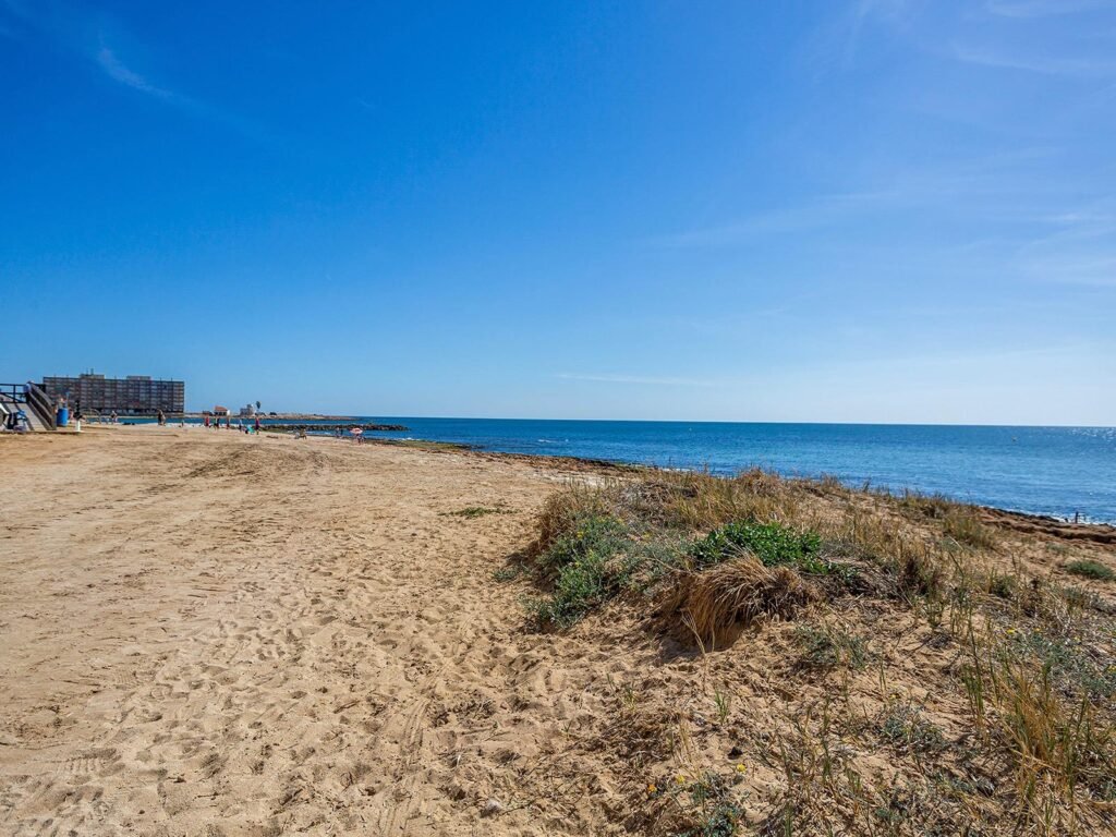 Sunny south-facing two-bedroom in Torrevieja