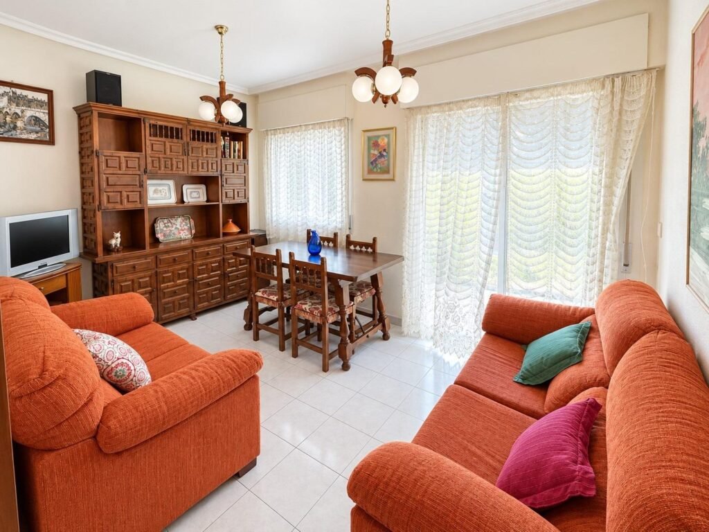 Sunny south-facing two-bedroom in Torrevieja