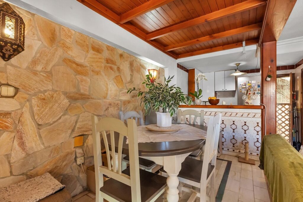 Rivitaloasunto merinäköalalla Cabo Cerverassa, Torreviejassa