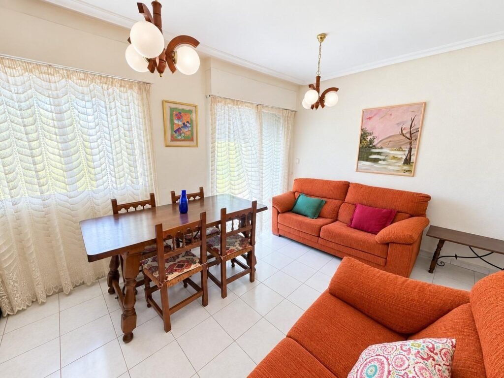 Sunny south-facing two-bedroom in Torrevieja
