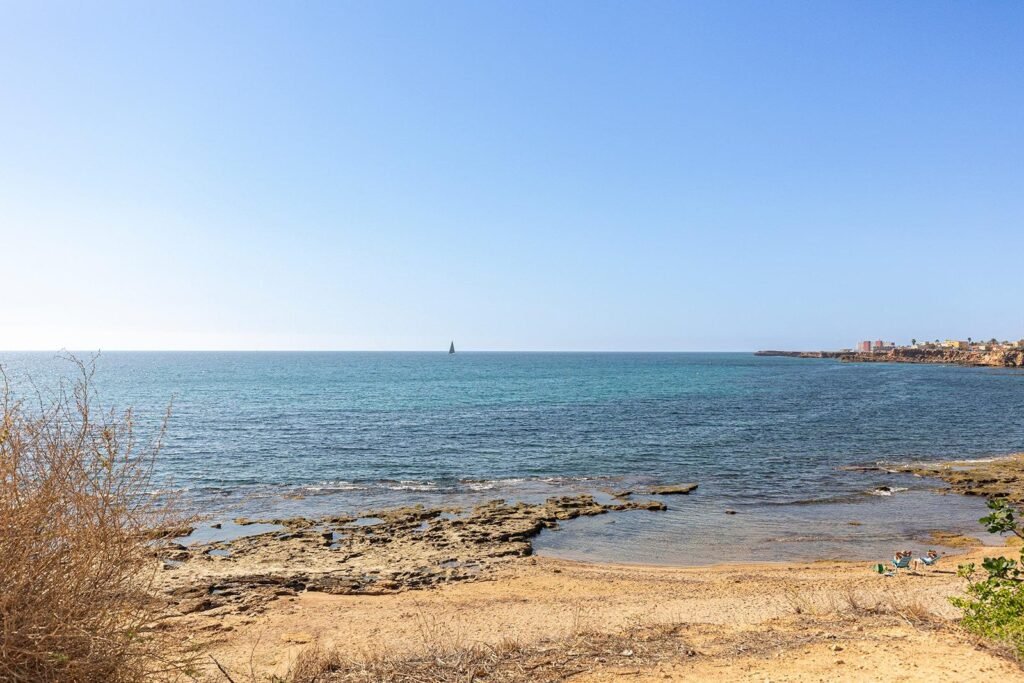 Rivitaloasunto merinäköalalla Cabo Cerverassa, Torreviejassa