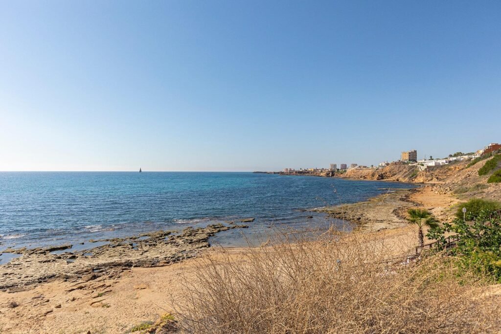 Rivitaloasunto merinäköalalla Cabo Cerverassa, Torreviejassa