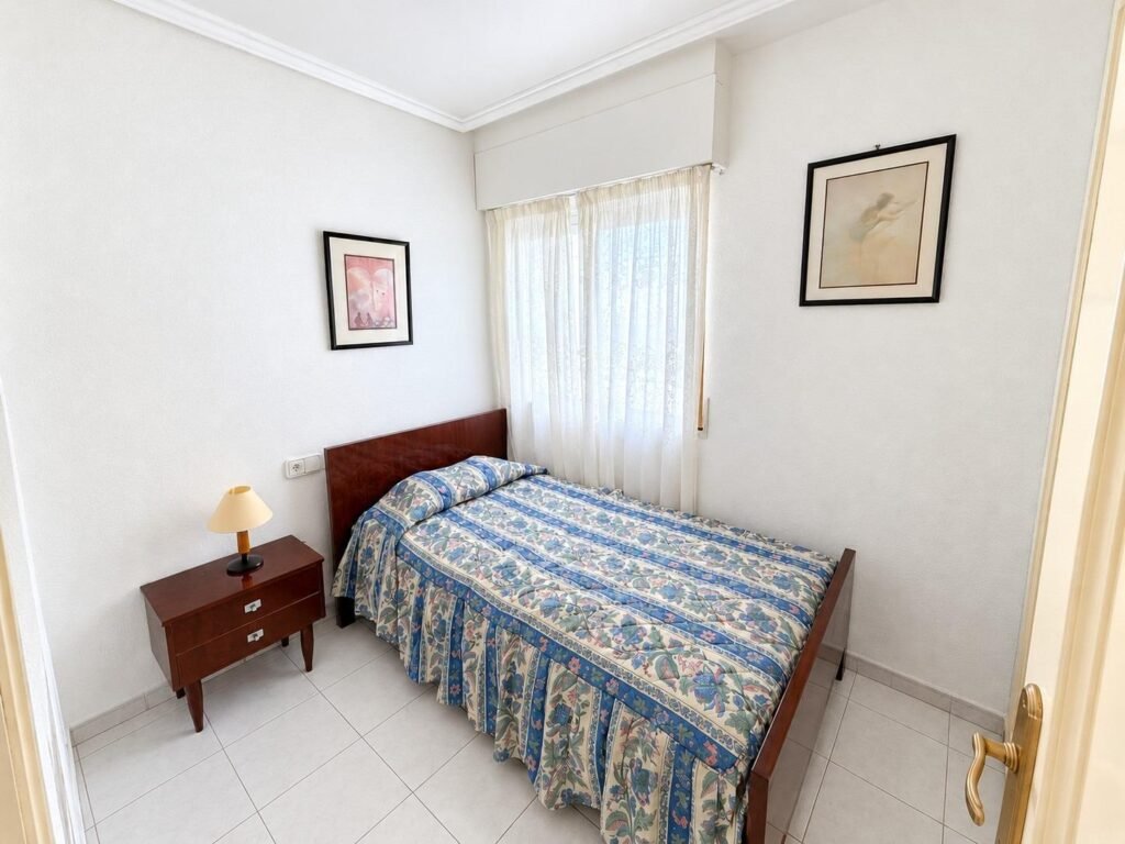 Sunny south-facing two-bedroom in Torrevieja